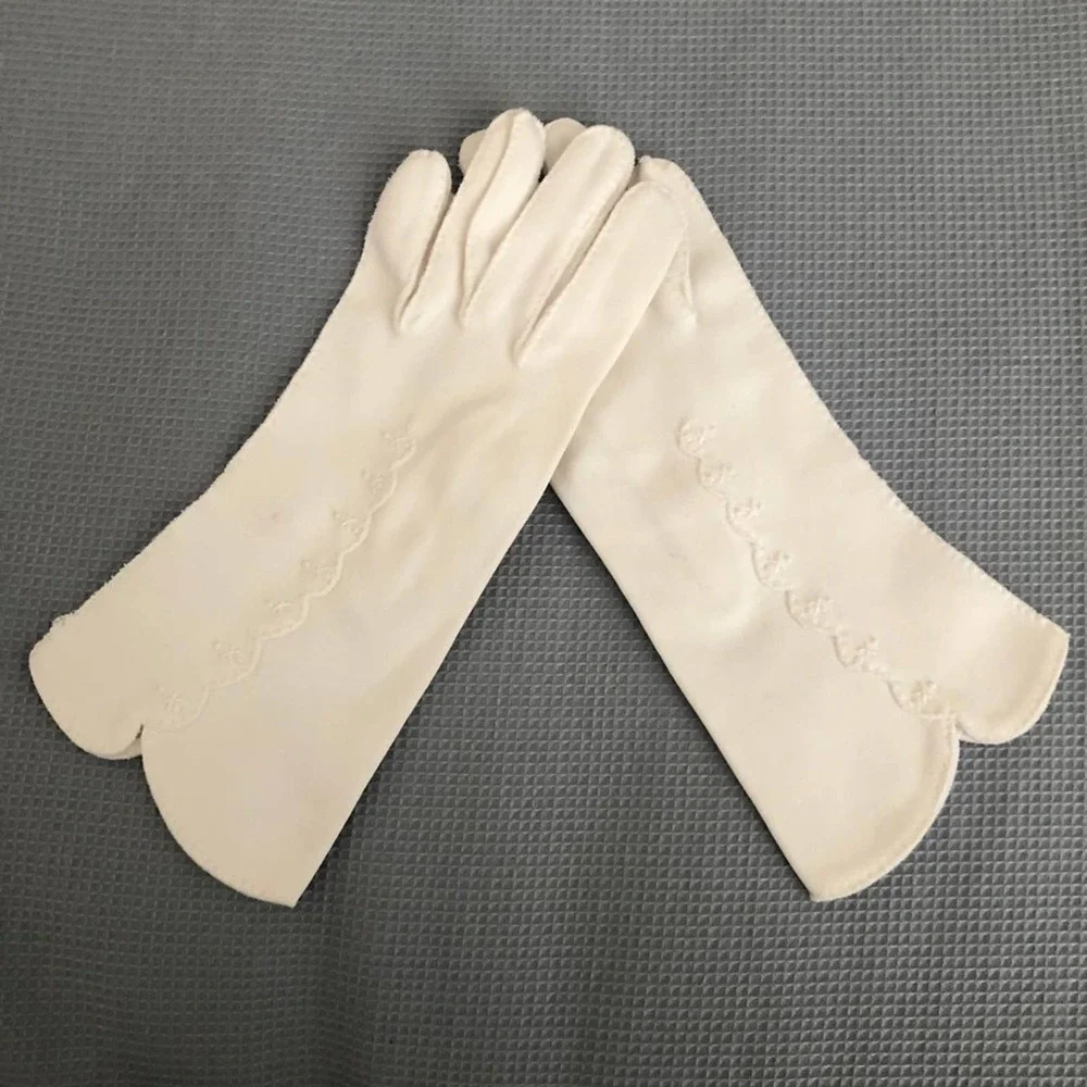 Vintage Scalloped Off White Fashion Gloves Small Formal Tea Party Wedding Costum
